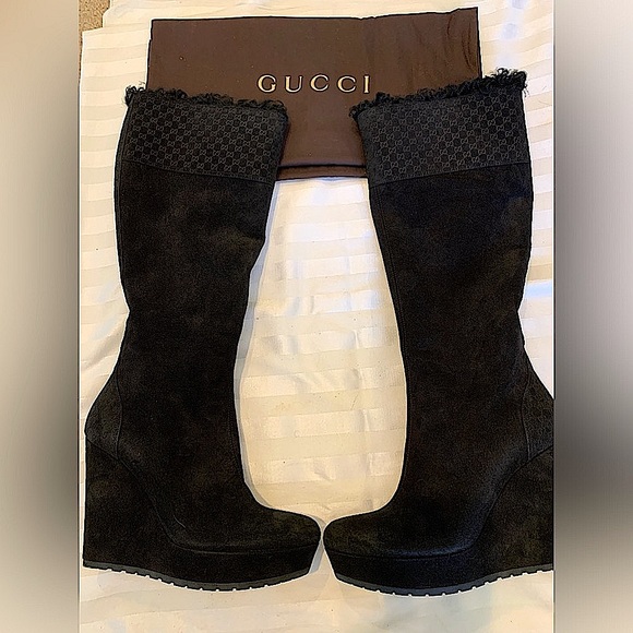 NEW! GUCCI LOGO NERO SUEDE WEDGE BOOTS! ❤️ - Picture 2 of 16